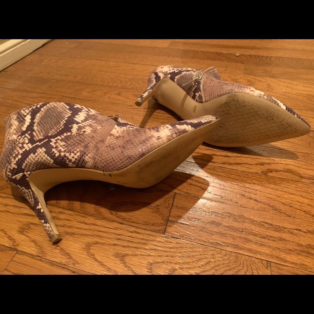 Women snakeskin shoes.